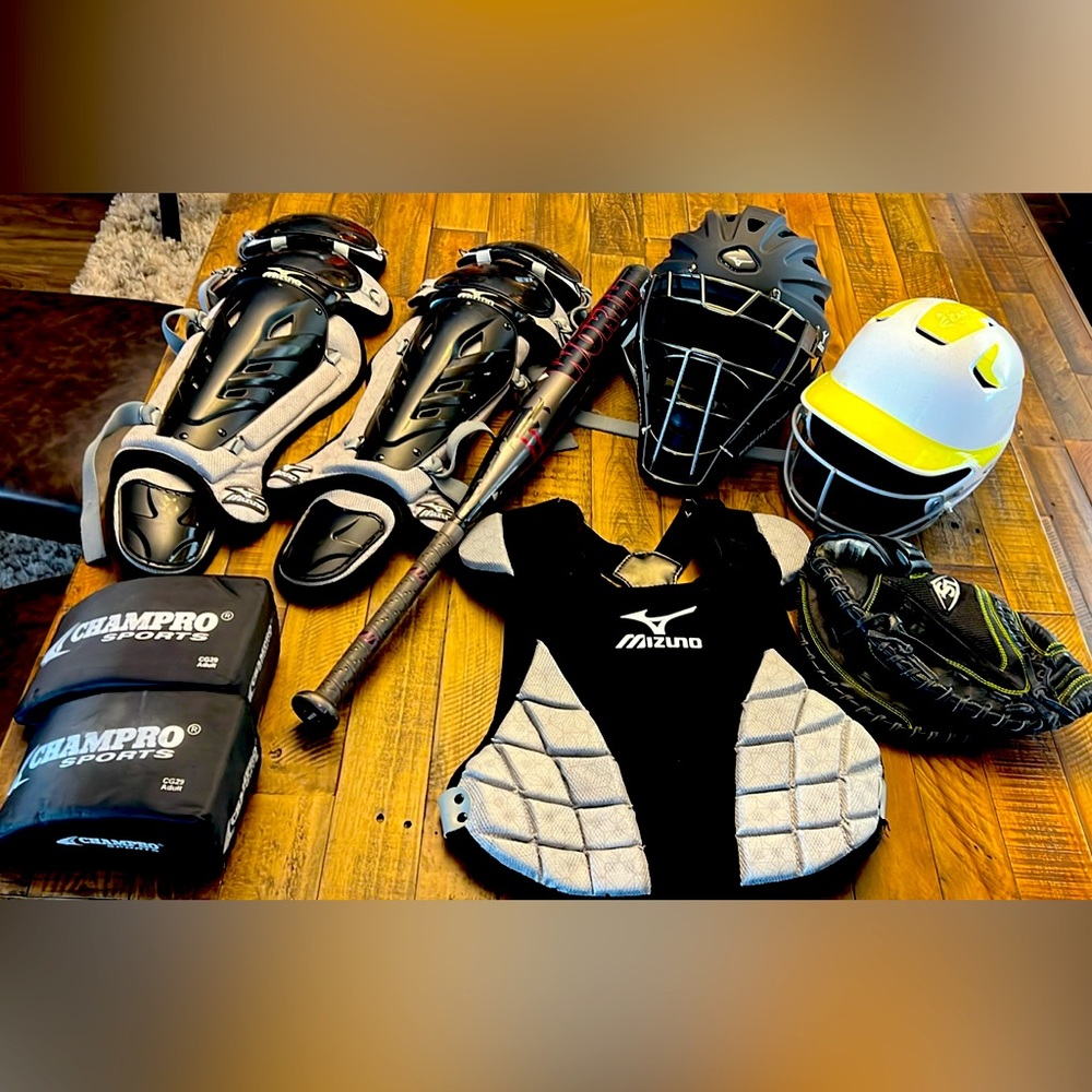 Women’s softball catching gear